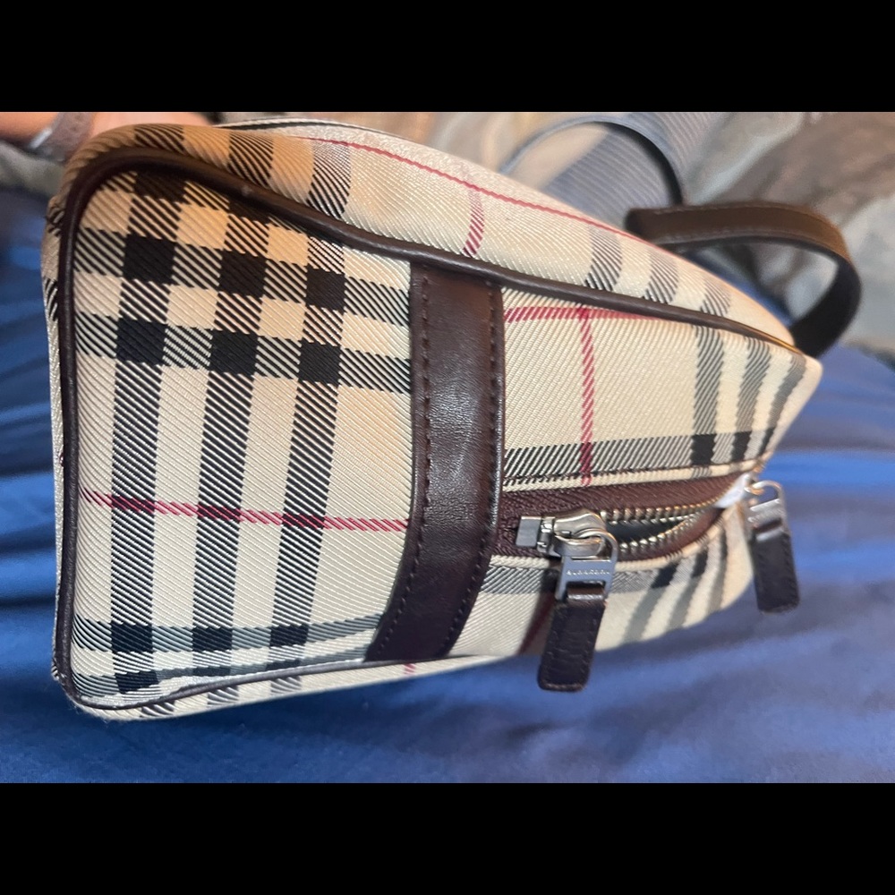 Authentic Burbery Novacheck Shoulder bag - Picture 4 of 11